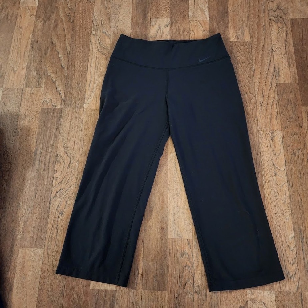 Nike Dri-FIT Legend Ten One Womens Small Black Cropped Yoga Training Pants 678